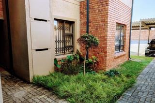 3 Bedroom Property for Sale in Wilgeheuwel Gauteng