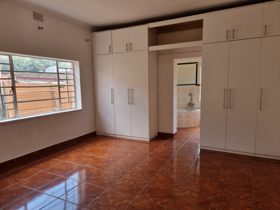 5 Bedroom Property for Sale in Roodepoort Central Gauteng