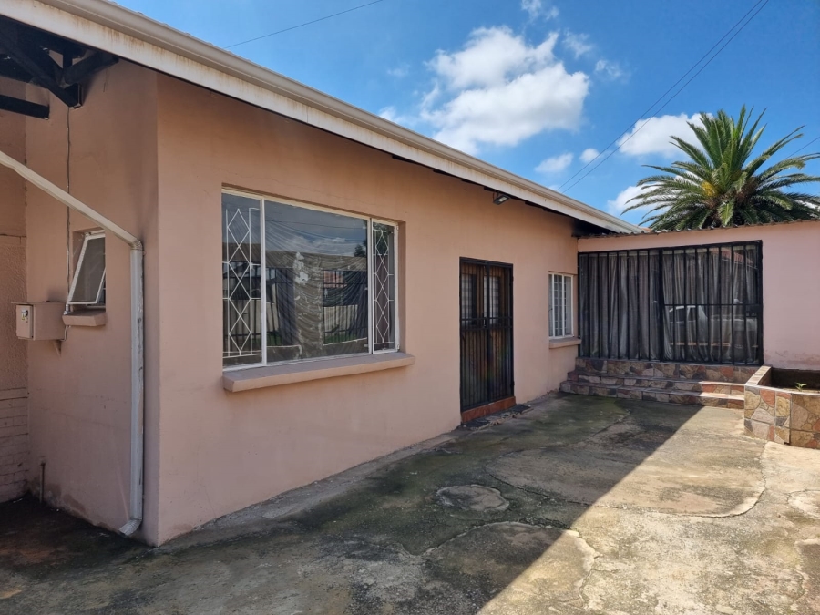 5 Bedroom Property for Sale in Roodepoort Central Gauteng