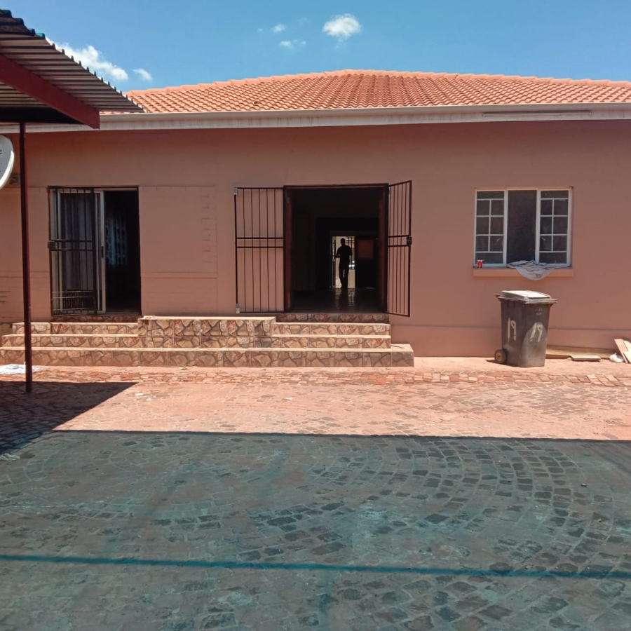 5 Bedroom Property for Sale in Roodepoort Central Gauteng