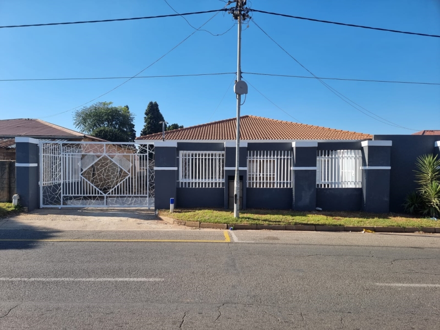 5 Bedroom Property for Sale in Roodepoort Central Gauteng