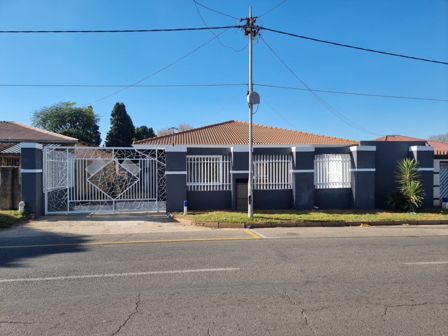 5 Bedroom Property for Sale in Roodepoort Central Gauteng