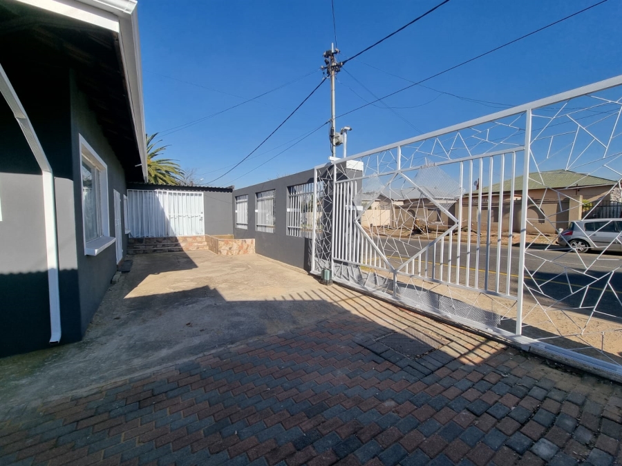 5 Bedroom Property for Sale in Roodepoort Central Gauteng
