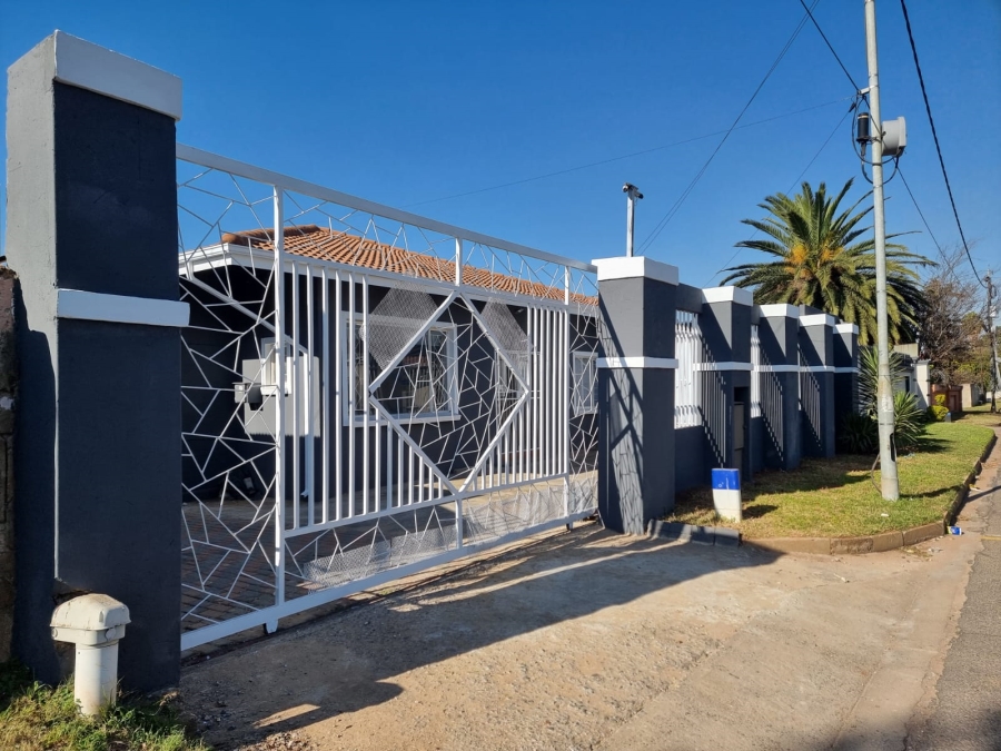 5 Bedroom Property for Sale in Roodepoort Central Gauteng