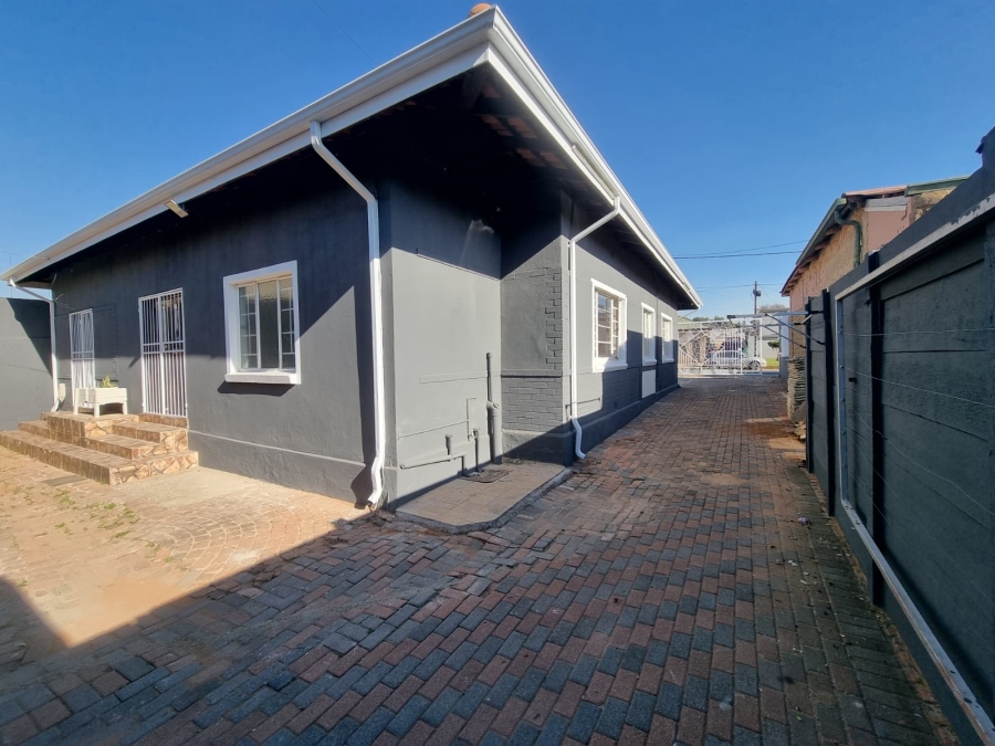 5 Bedroom Property for Sale in Roodepoort Central Gauteng