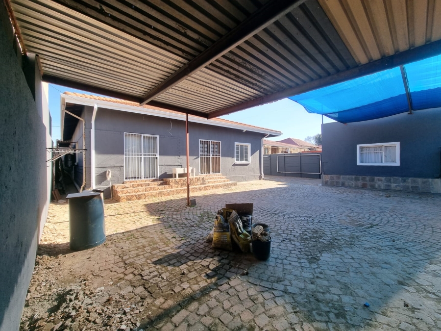 5 Bedroom Property for Sale in Roodepoort Central Gauteng