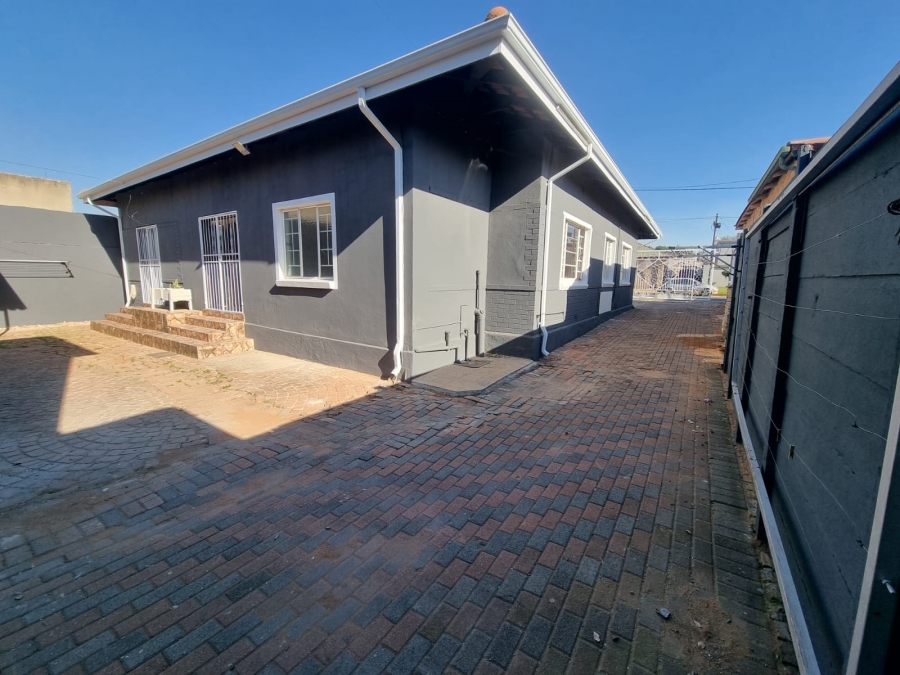 5 Bedroom Property for Sale in Roodepoort Central Gauteng
