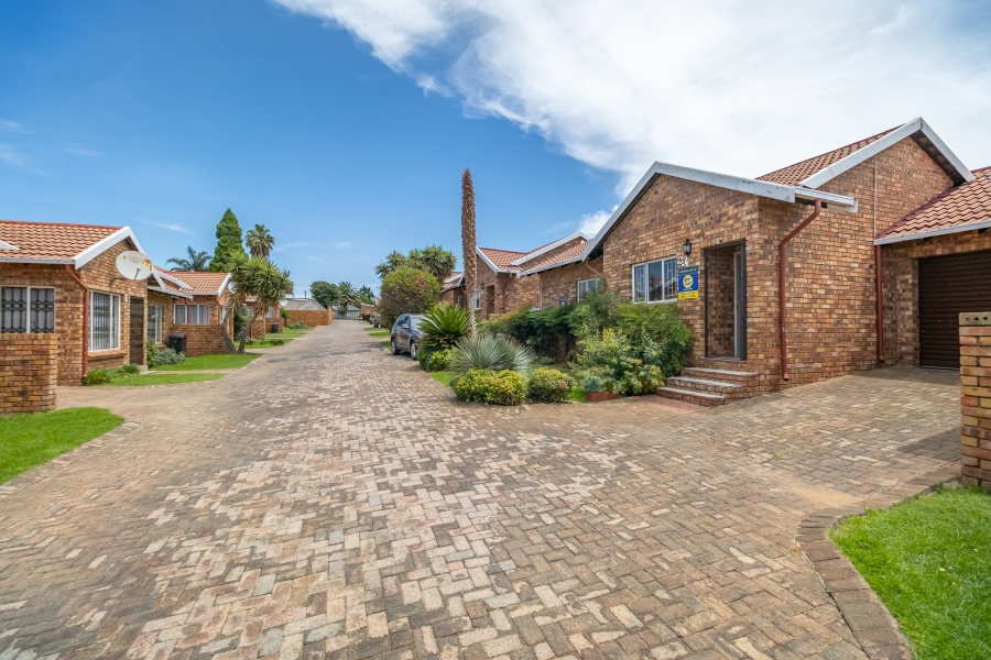 To Let 2 Bedroom Property for Rent in Groblerpark Gauteng