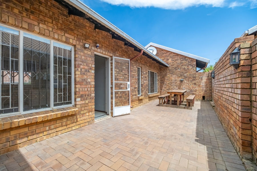 2 Bedroom Property for Sale in Groblerpark Gauteng