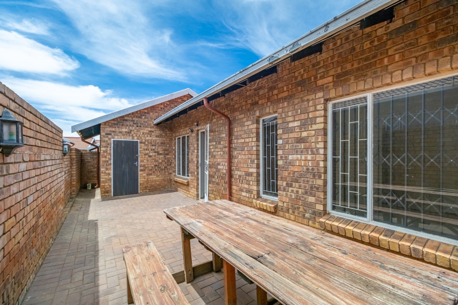 2 Bedroom Property for Sale in Groblerpark Gauteng