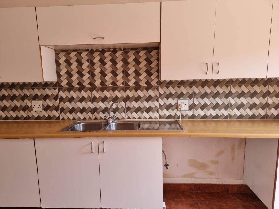 To Let 2 Bedroom Property for Rent in Roodepoort Central Gauteng