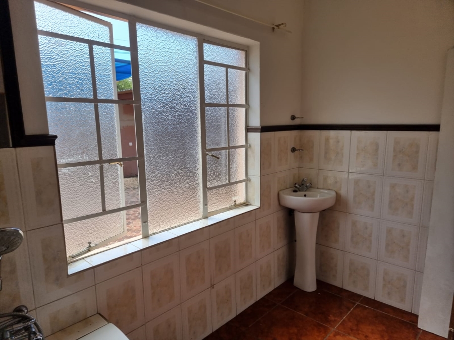 To Let 2 Bedroom Property for Rent in Roodepoort Central Gauteng