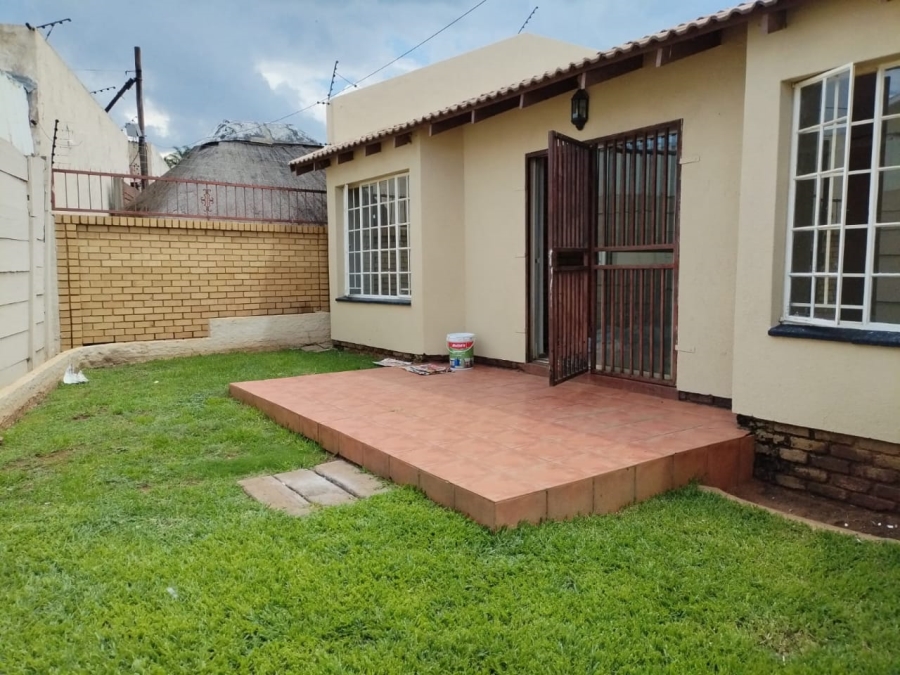 2 Bedroom Property for Sale in Greenhills Gauteng