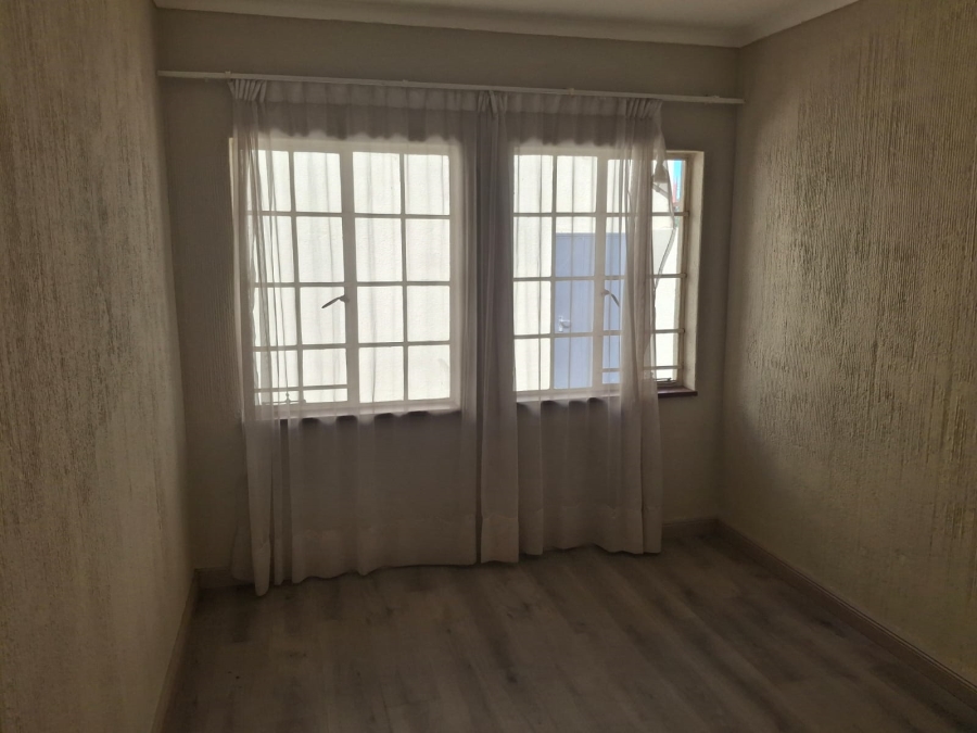 2 Bedroom Property for Sale in Greenhills Gauteng
