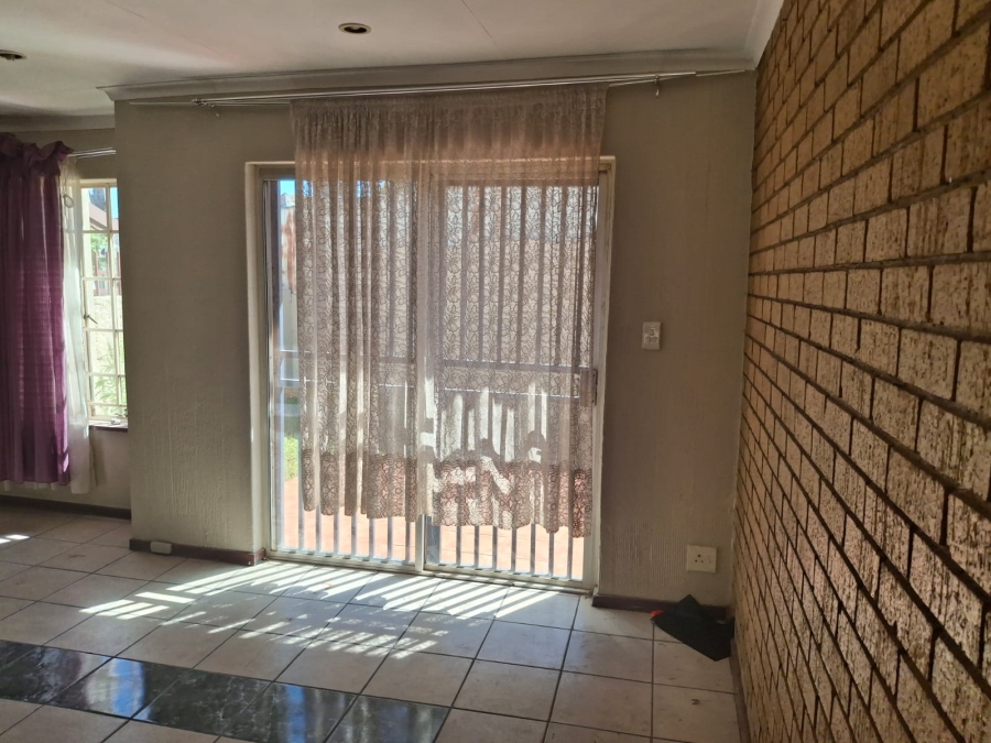2 Bedroom Property for Sale in Greenhills Gauteng