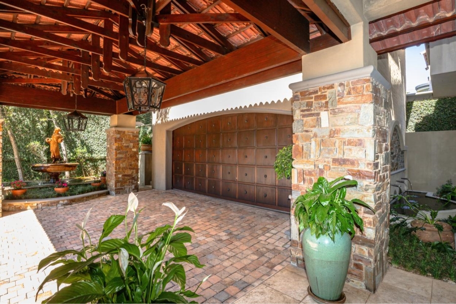 5 Bedroom Property for Sale in Waterkloof Ridge Gauteng