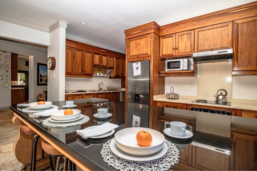 5 Bedroom Property for Sale in Waterkloof Ridge Gauteng