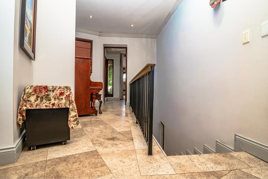 5 Bedroom Property for Sale in Waterkloof Ridge Gauteng