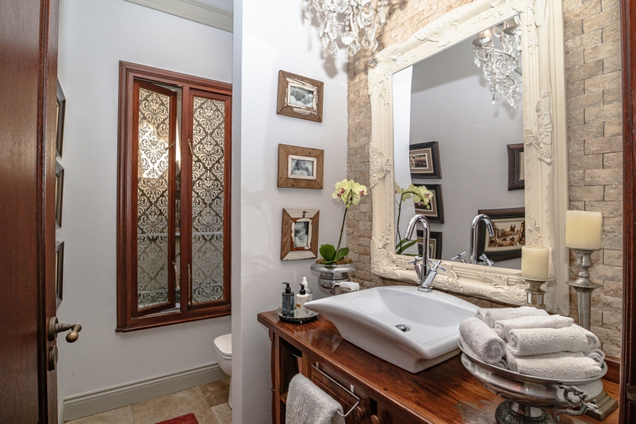 5 Bedroom Property for Sale in Waterkloof Ridge Gauteng