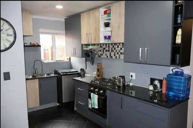 To Let 4 Bedroom Property for Rent in Radiokop Gauteng