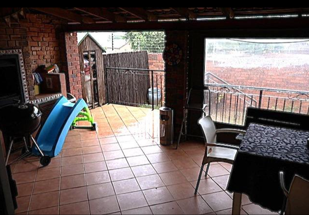 To Let 4 Bedroom Property for Rent in Radiokop Gauteng