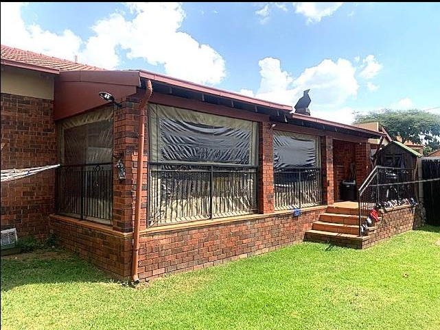 To Let 4 Bedroom Property for Rent in Radiokop Gauteng