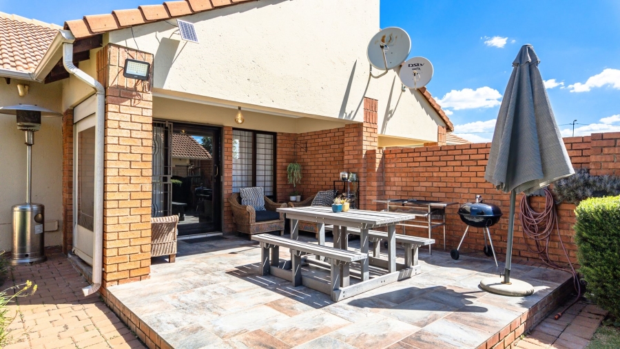 3 Bedroom Property for Sale in Rietvlei Heights Country Estate Gauteng