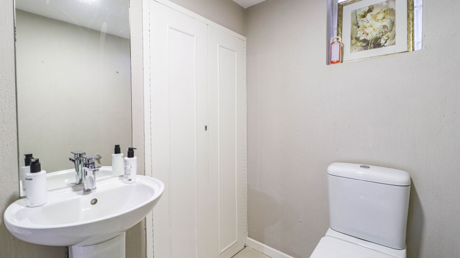 2 Bedroom Property for Sale in Sandown Gauteng