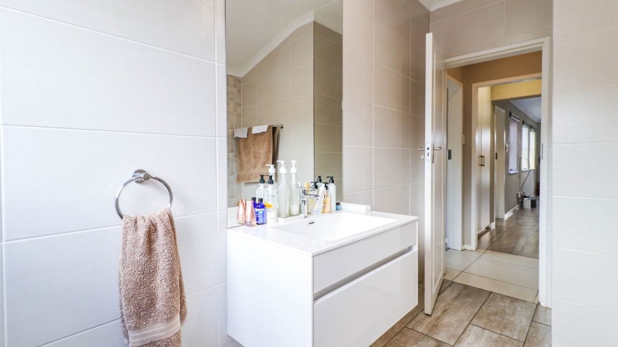 2 Bedroom Property for Sale in Sandown Gauteng