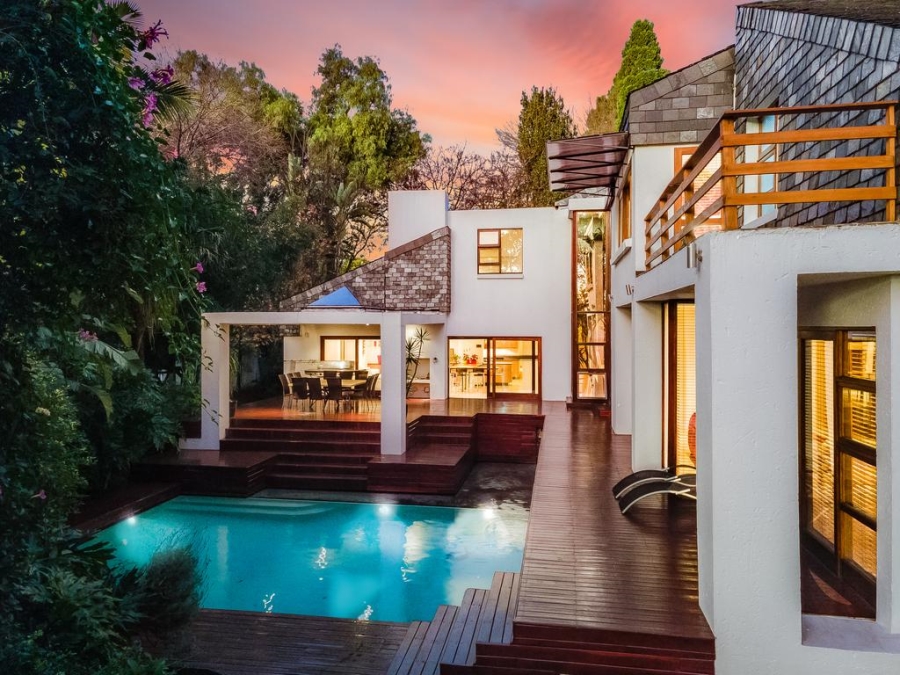 5 Bedroom Property for Sale in Benmore Gardens Gauteng