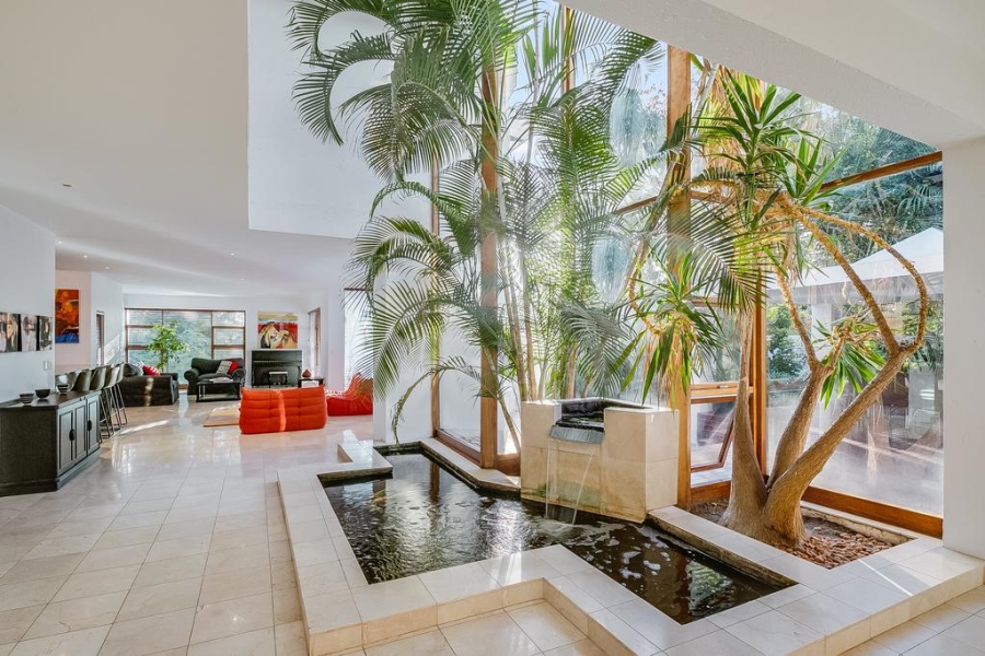 5 Bedroom Property for Sale in Benmore Gardens Gauteng