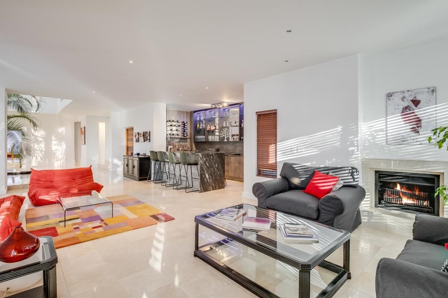 5 Bedroom Property for Sale in Benmore Gardens Gauteng