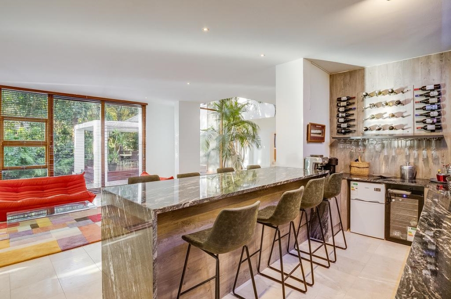 5 Bedroom Property for Sale in Benmore Gardens Gauteng