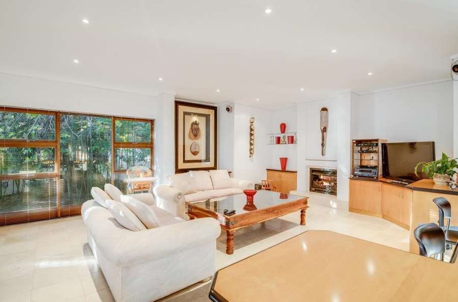 5 Bedroom Property for Sale in Benmore Gardens Gauteng