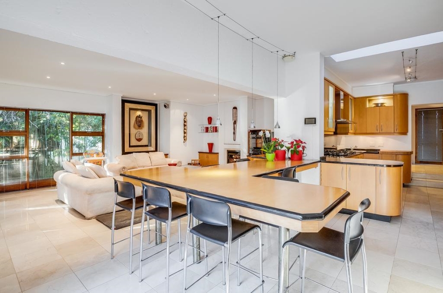 5 Bedroom Property for Sale in Benmore Gardens Gauteng