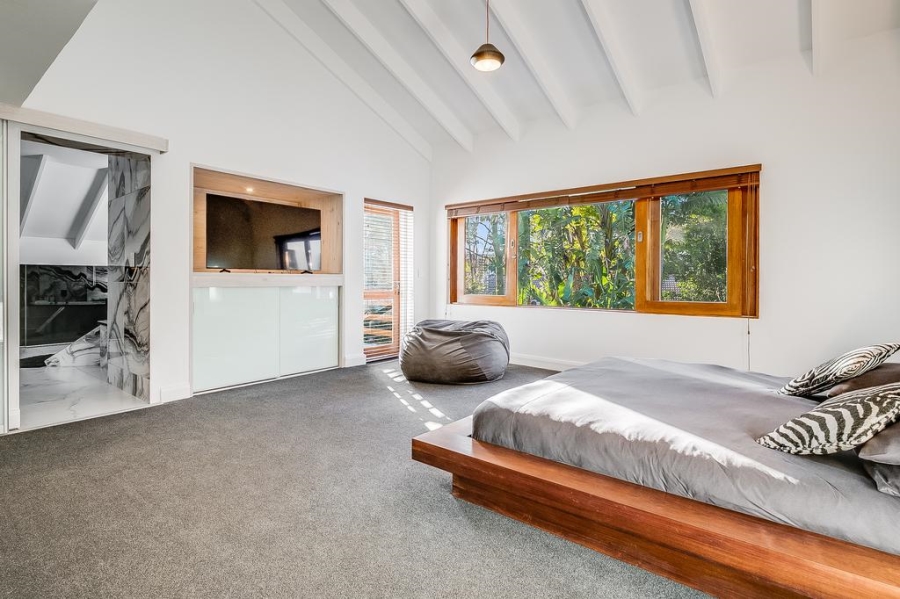 5 Bedroom Property for Sale in Benmore Gardens Gauteng