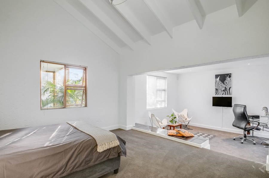 5 Bedroom Property for Sale in Benmore Gardens Gauteng