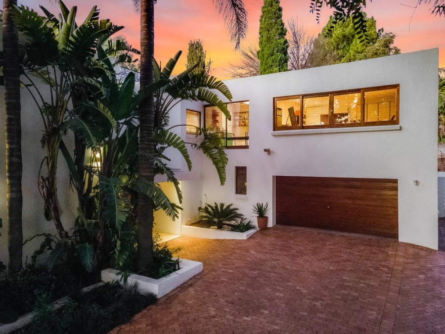 5 Bedroom Property for Sale in Benmore Gardens Gauteng