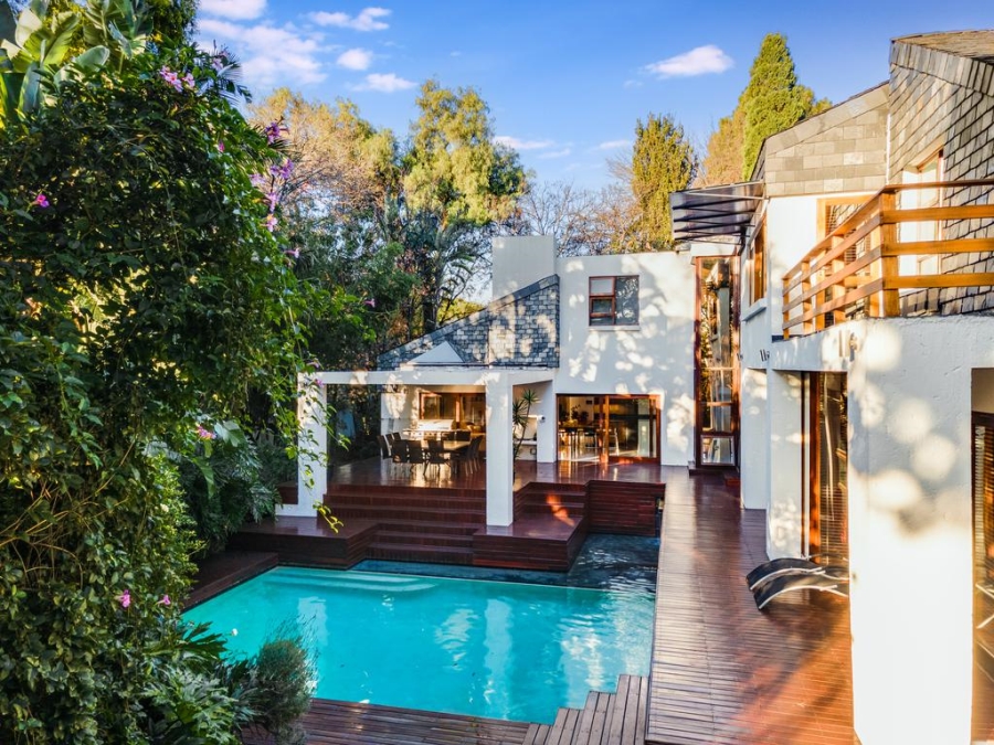 5 Bedroom Property for Sale in Benmore Gardens Gauteng