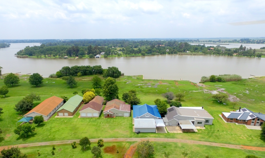 3 Bedroom Property for Sale in Shores of Loch Vaal Gauteng