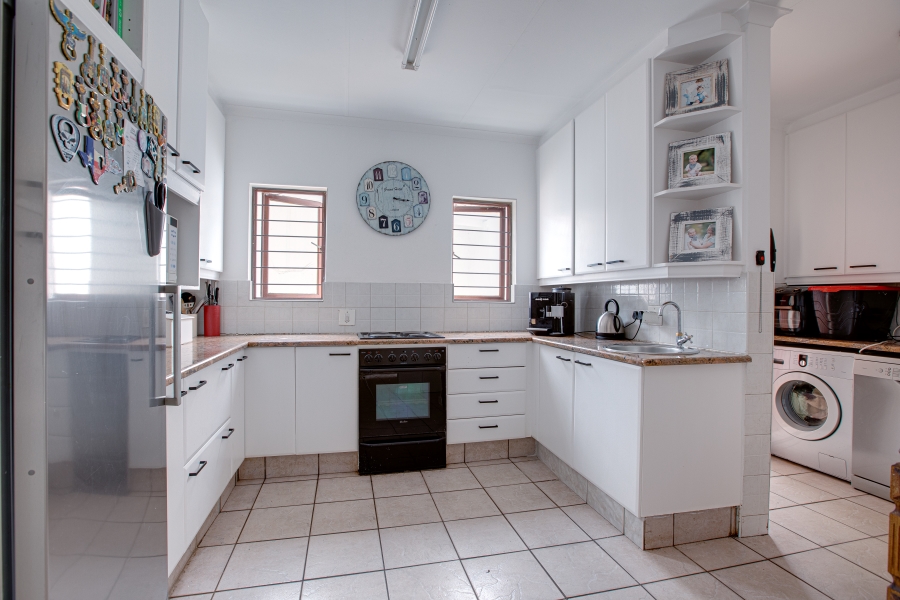 To Let 3 Bedroom Property for Rent in River Club Gauteng