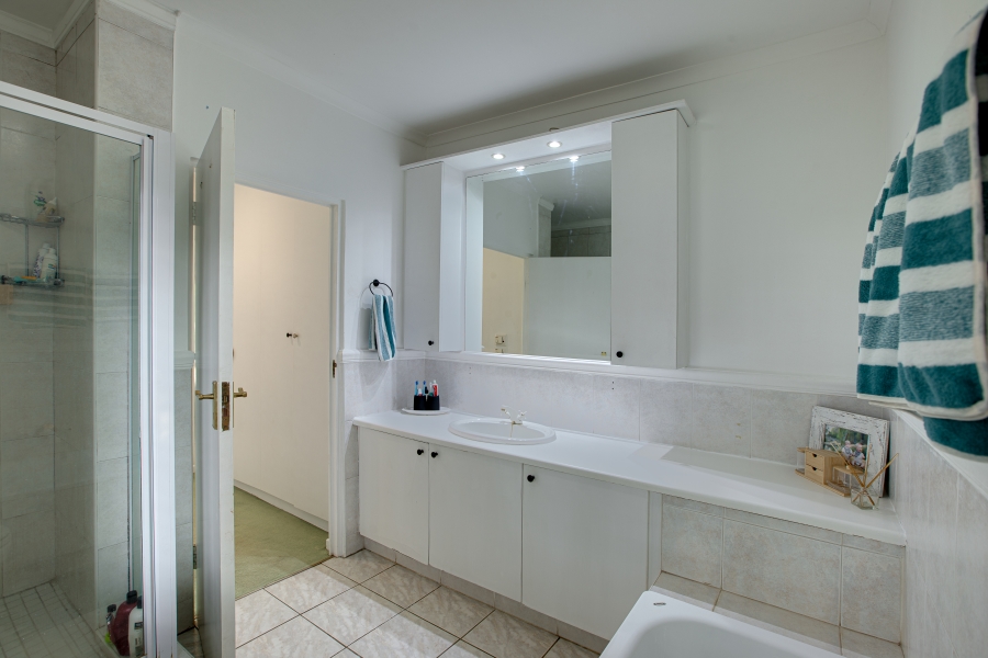 To Let 3 Bedroom Property for Rent in River Club Gauteng