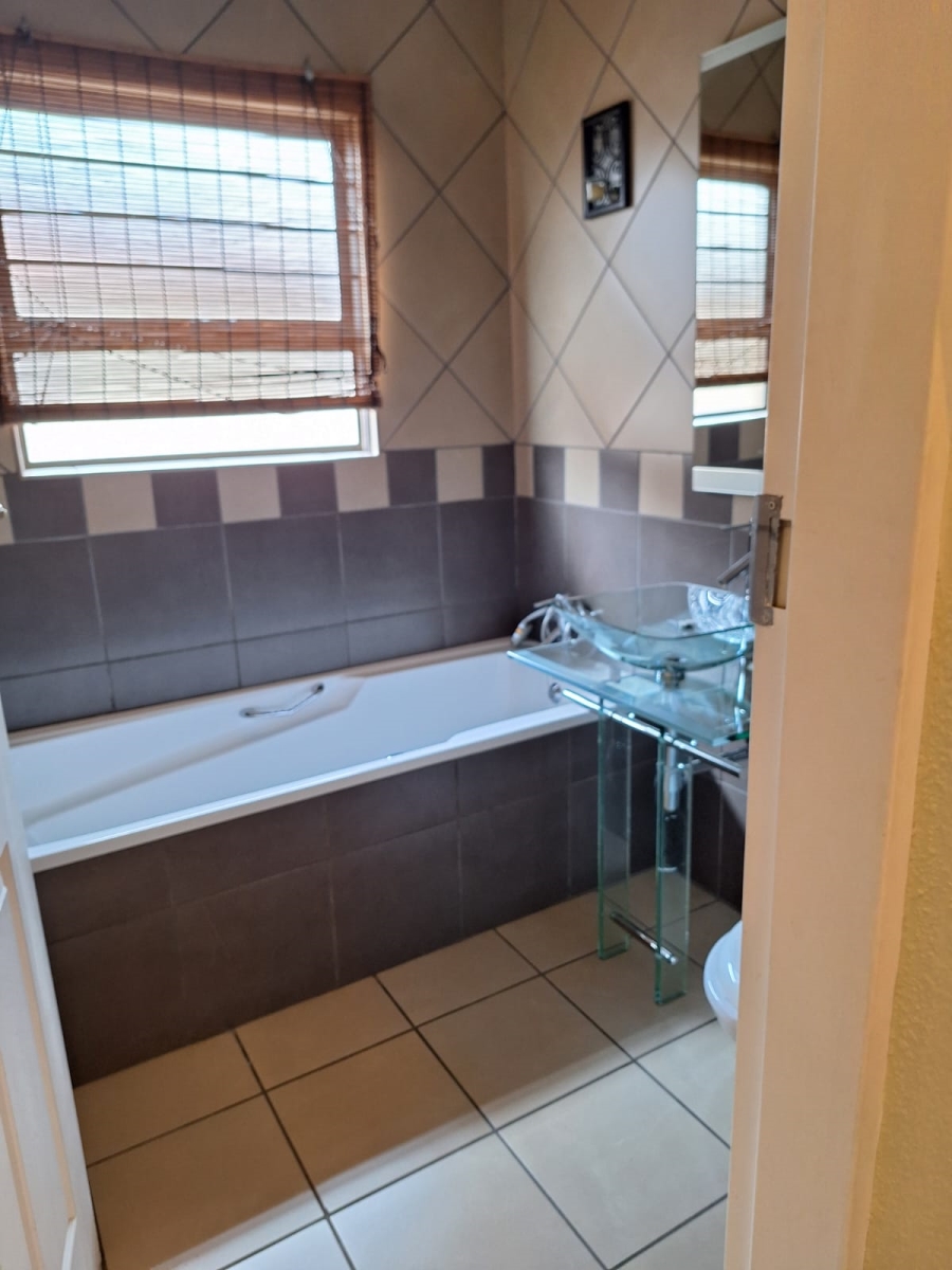 3 Bedroom Property for Sale in Vanderbijlpark SE 2 Gauteng