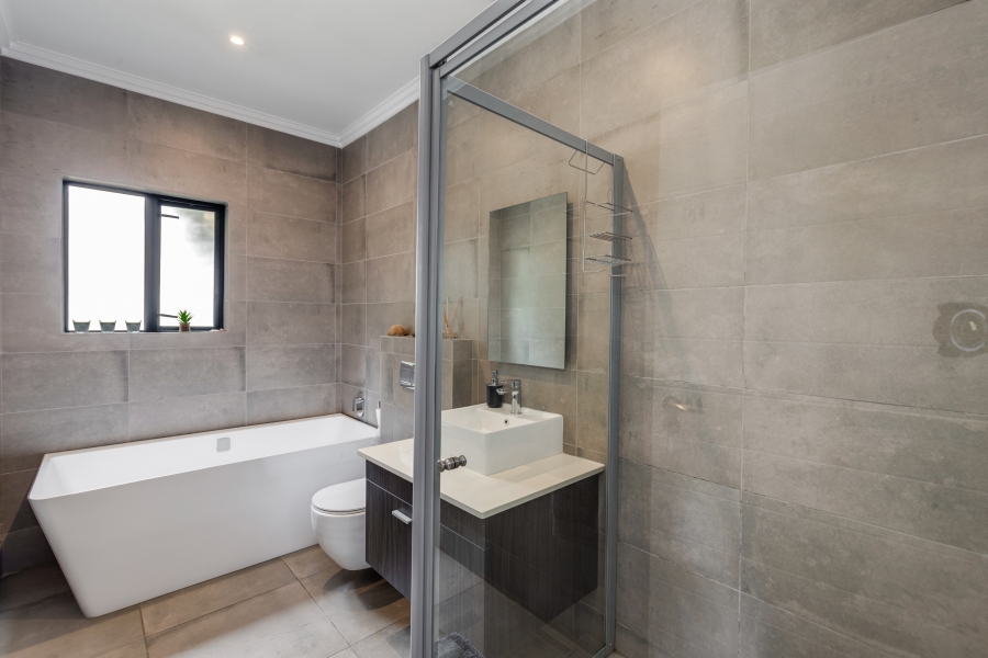 To Let 4 Bedroom Property for Rent in Bryanston Gauteng