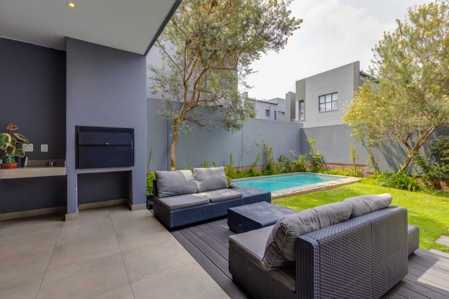 To Let 4 Bedroom Property for Rent in Bryanston Gauteng