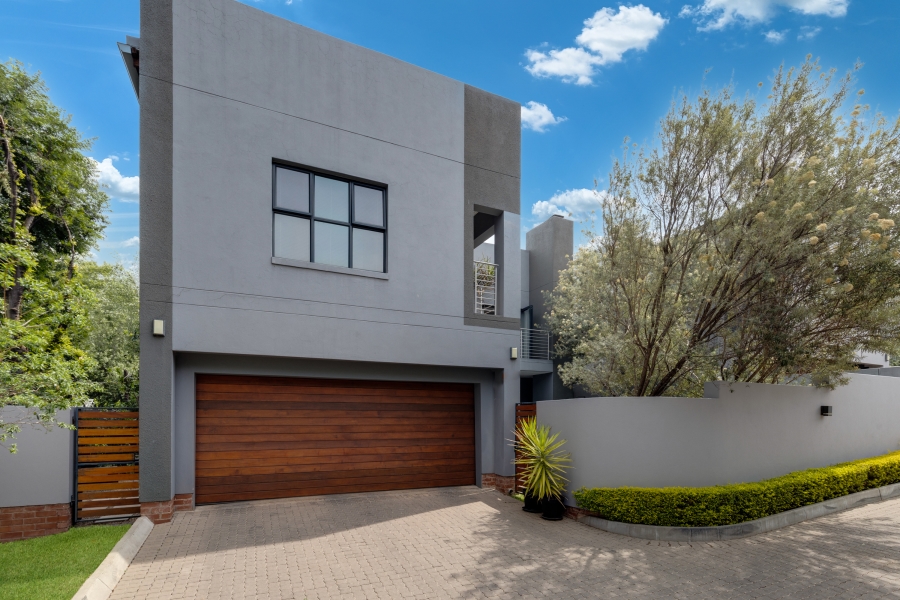 To Let 4 Bedroom Property for Rent in Bryanston Gauteng