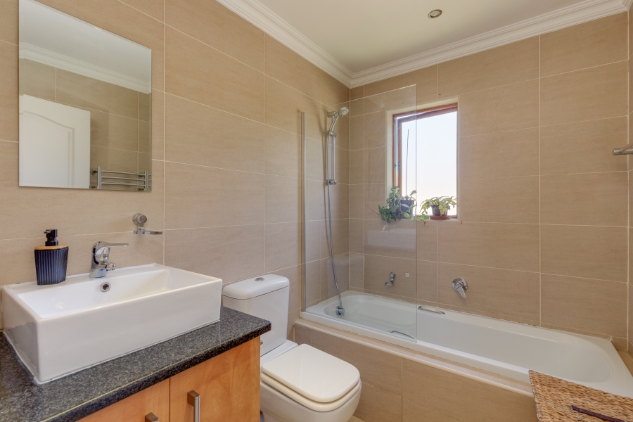 4 Bedroom Property for Sale in Broadacres Gauteng