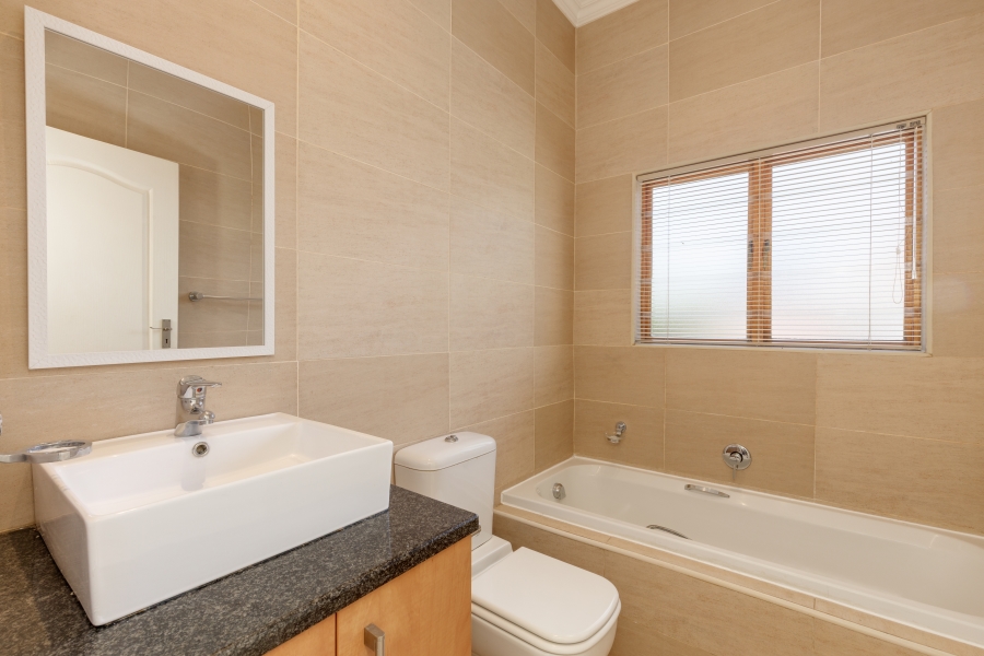 4 Bedroom Property for Sale in Broadacres Gauteng