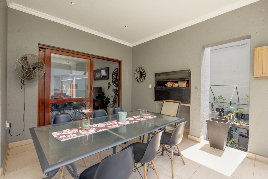 4 Bedroom Property for Sale in Broadacres Gauteng