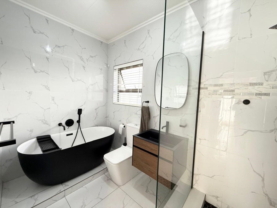 To Let 1 Bedroom Property for Rent in Bryanston Gauteng